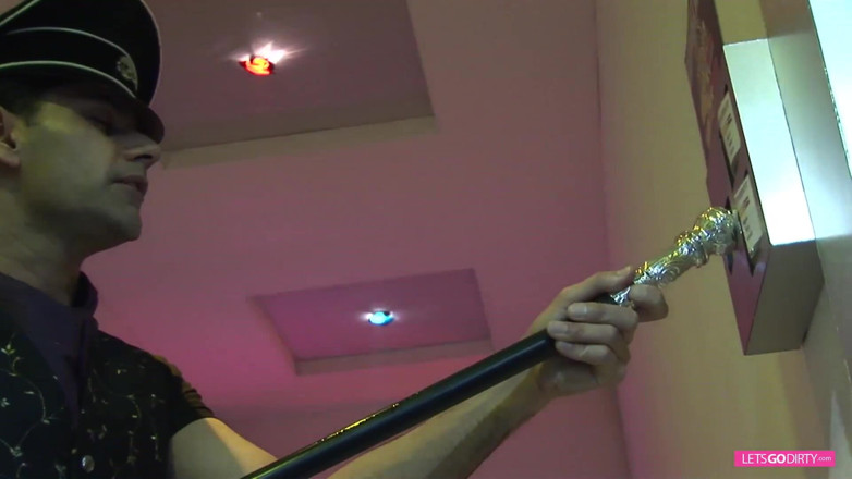 Mydirtyxxx: Pleased by an officer