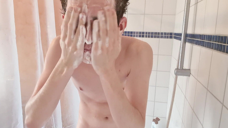 Prettyboi2000x: Mandi bareng kamu dan cuci tubuh imutku - prettyboi2000x