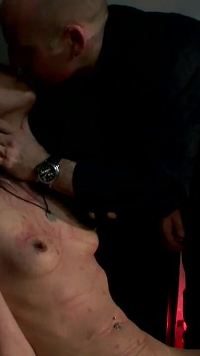 Absolute BDSM films - The original: Punis-moi - scène n ° 07