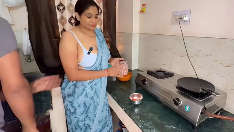 FantacyCouple: Indische unbefriedigtes bhabhi lustvolles sex mit Devar am Küchenstand