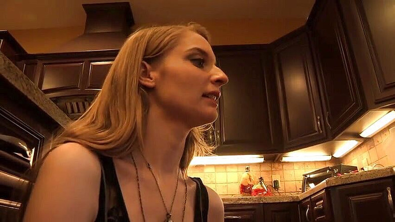 Pussy Land: Cewek semok rambut cokelat dipuasin pakai mainan seks sama teman...