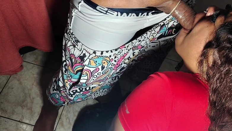 Tiffany Montavani: Dua cewek culur entiado lagi asik main game sama adik...