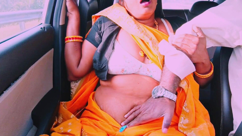 Telugu honey lips: Desi Saree Zimmermädchen auto-sex telugu Dirtytalk.