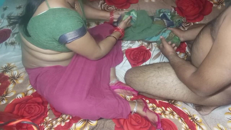 Manjushukla: Moje krásná bhabhi mi sála penis.