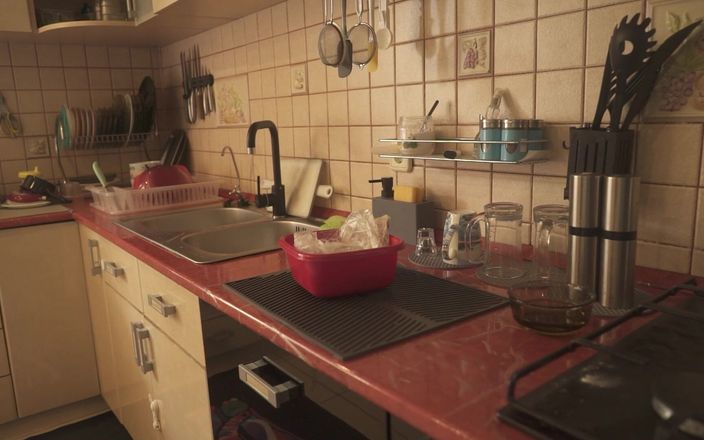 OGyaCouple: Mijn vrouw in de keuken en alleen thuis