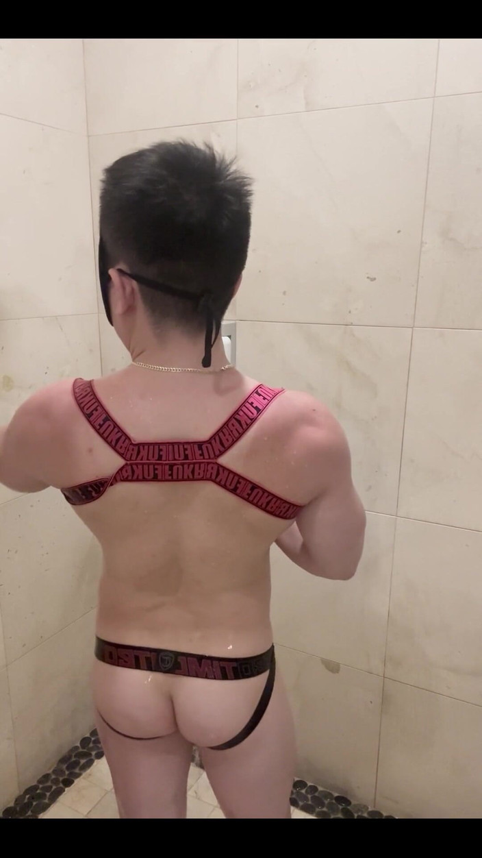 barenakedboy: Scène de douche