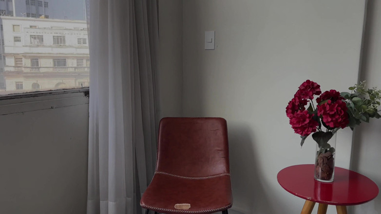 CuckoldHouse: Evli Ve Ateşli Bir Kadın, Aldatılan Kocasının Arkadaşlarıyla Üçlü Bir Ilişkiye...