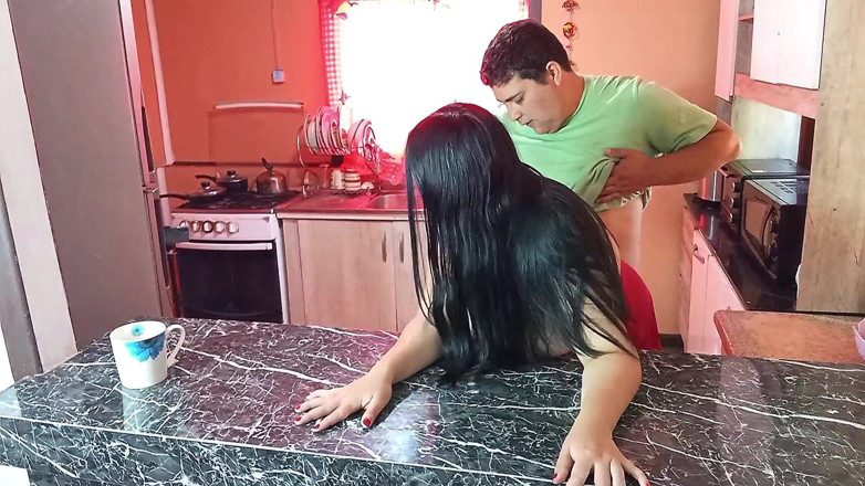 BBW Kelly Mom: La Mia Matrigna Calda Viene Divorata in Cucina - Rea Scopata...