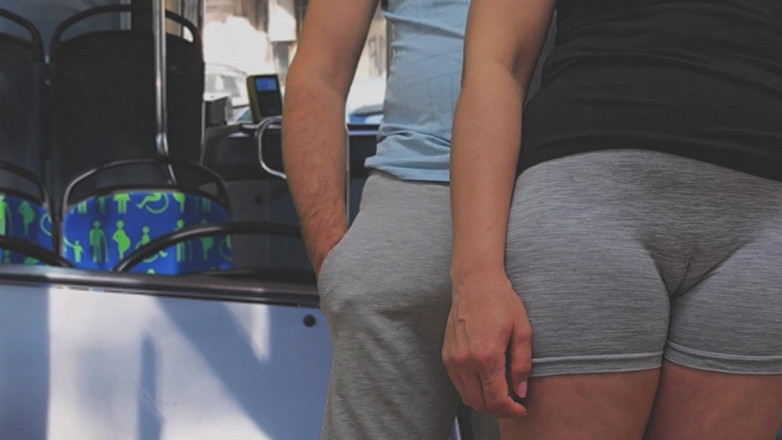 CoupleForFun2023: Quase visto quando ela acaricia seu pau dentro de um ônibus