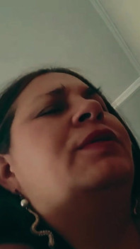 Madrasta caseira latina, apenas fãs em câmera lenta.
