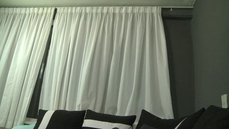 Melody Pleasure: Sună în timp ce este în dispozitiv de castitate