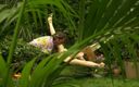 Tight little babes: Pelirroja alta tetona es follada en la jungla