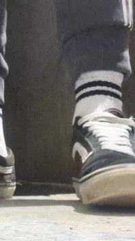 Kaki saya dalam Vans