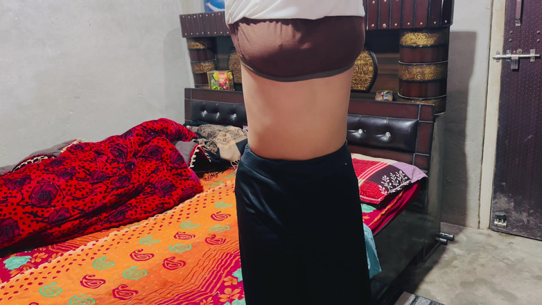 Cutesaritabhabhi: Bini comel membelai pepek ketat dengan keras