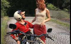 Tabu Film: Conny Badger Vezme Kořenové Vlasy Dívku S Sebou Na Své...