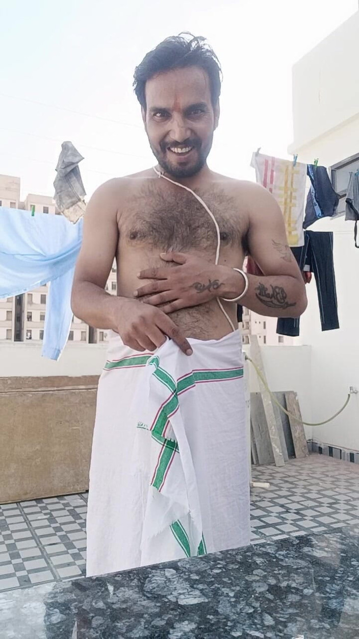 Rajasthani-old-lover: Indian Desi Boy Show Penis Sąsiad wujków i przygotuj się...