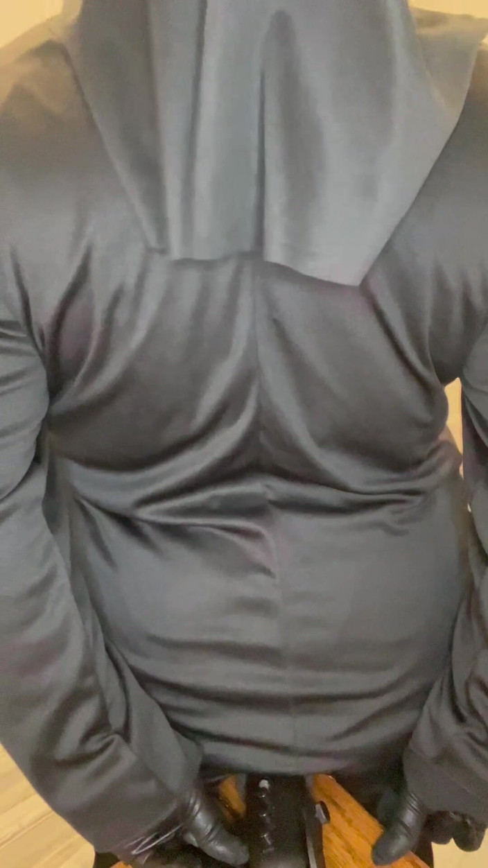 Anye Meshell: Wielki tyłek zakonnicy grzeszy z mikrofonem Asmr!