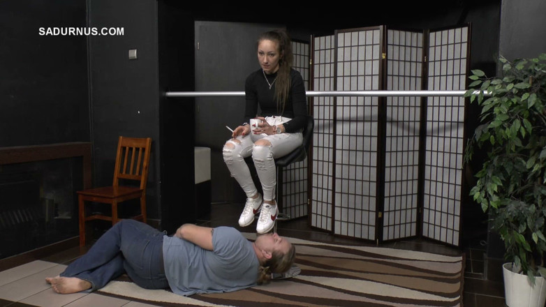 Sadurnus: Mistress Evangelie Gets Her Shoes Cleaned and Smokes