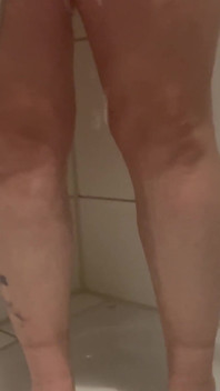 BBW Pissing in the Bathroom