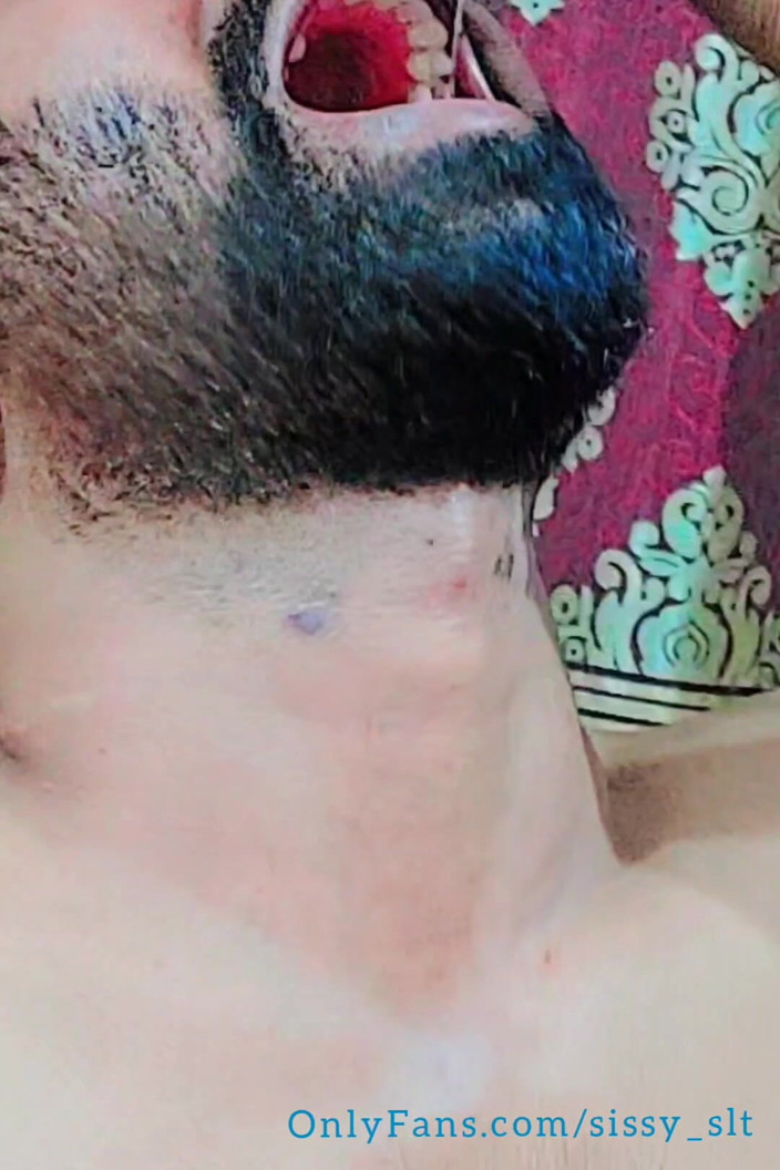 Sissy Bisexual: ทาสน้องสาวดื่มฉี่
