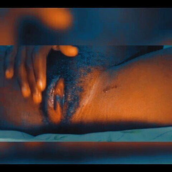 Dickmo888: Awek kurus bermain dengan pepek ketatnya