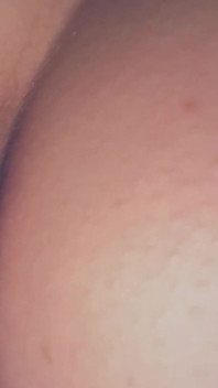 Teenka sedí na obličeji a plyn příliš malá hlava pro můj velký zadek