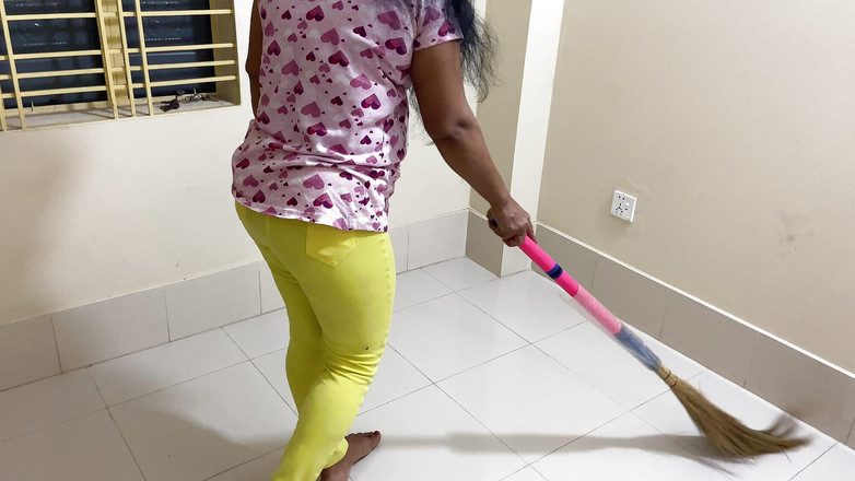 SAFI TV: Widzę, że moja pokojówka sama czyści dom, przytuliłem ją i zacząłem...