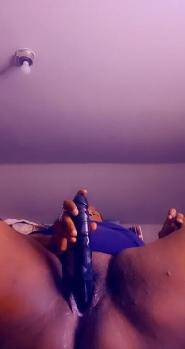 Desirable_Passion: वांछनीय जुनून उसके डिल्डो को क्रीम करता है