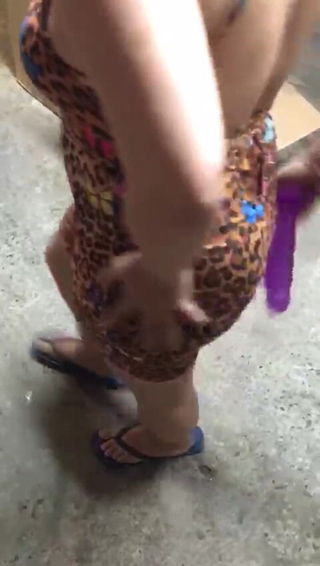 Souzan Halabi: Penghantar Amazon Dikejutkan oleh MILF berpantat besar