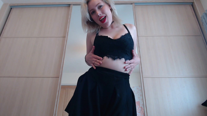 Ripley sweet studio: दिग्गज अपने शरीर के साथ उस पर बैठती है