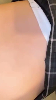 Divoká anální creampie se třemi dojezdy. Orální hra a surový sex dělají z tohoto karaoke trojitou funkci intenzivní.