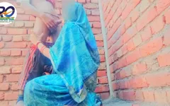 India apaga la sed de su coño
