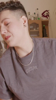 Iris Pisse Sur Le Sol De La Cuisine Prend Une S**t Et Atteint Plusieurs Orgasmes Squirting Clip Personnalisé HD