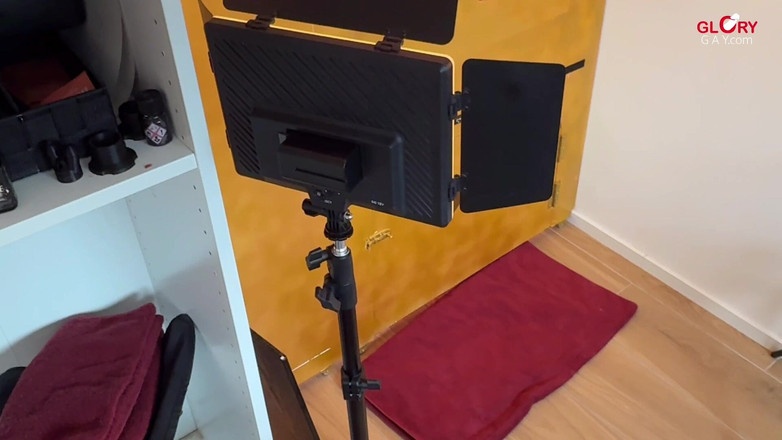 GLORYHOLEGAYS: ग्लोरीहोल में: वह गिलास में कितना फुहार करता है?