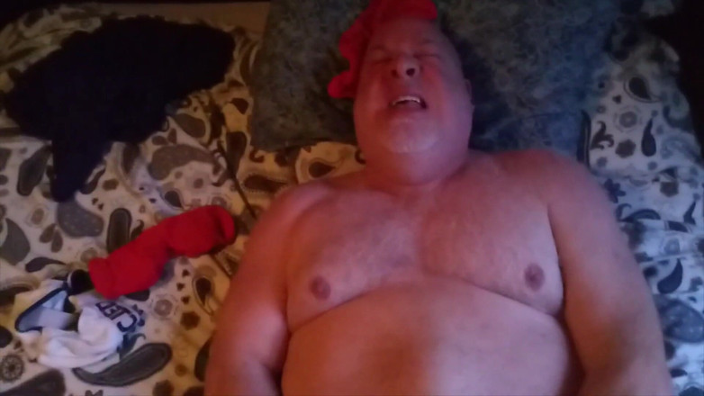 beardaddychub: Bear Jerks off in Red Sox