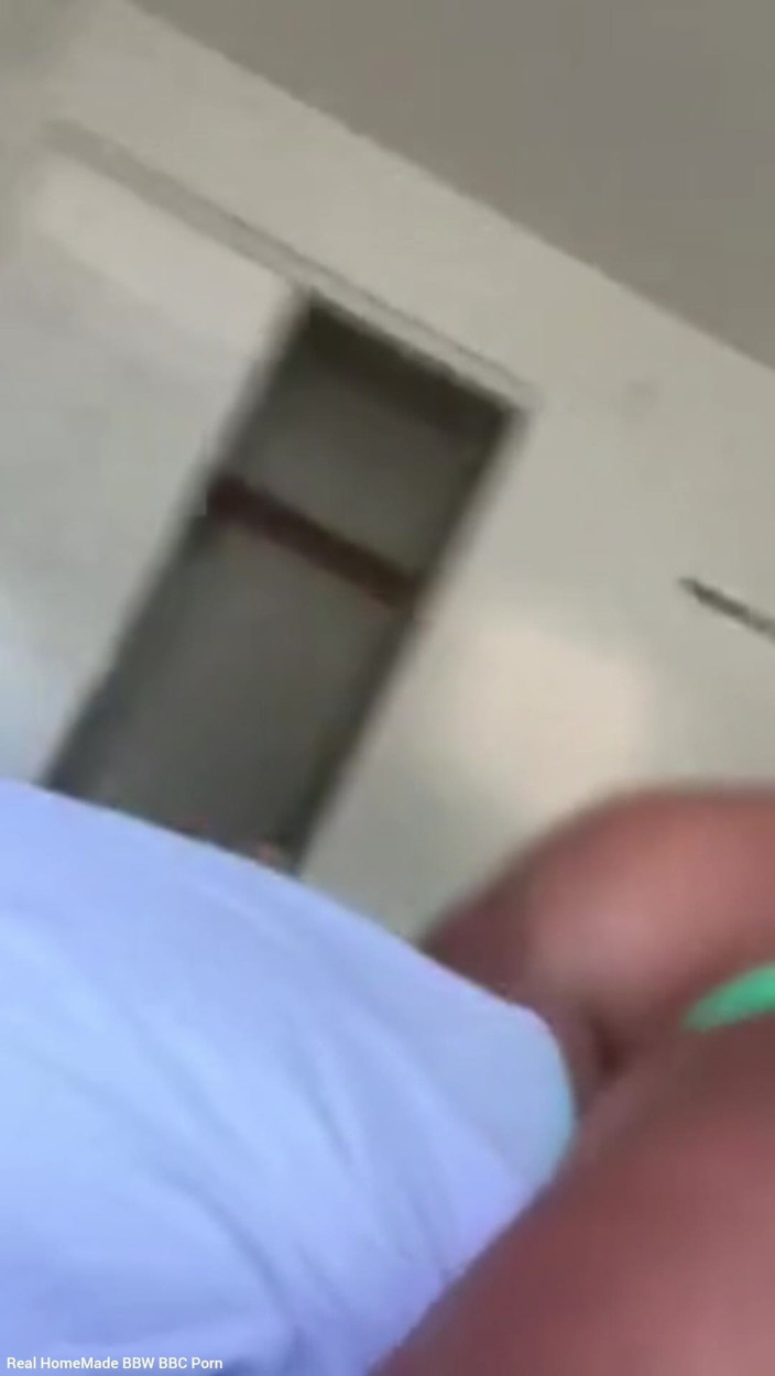 Super sexy ebony cuties: Poising se inclinó sacudiendo mi sexy culo