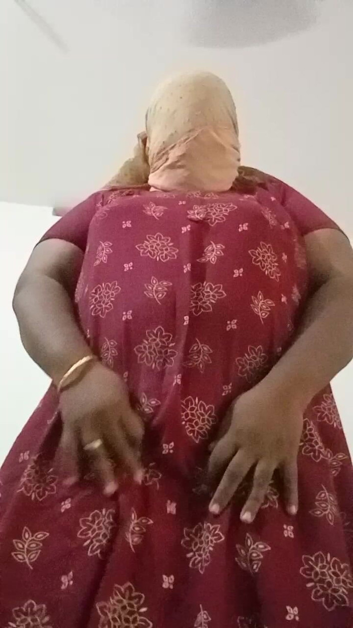 Bedroom: Indian Anty Sweet Passy表演