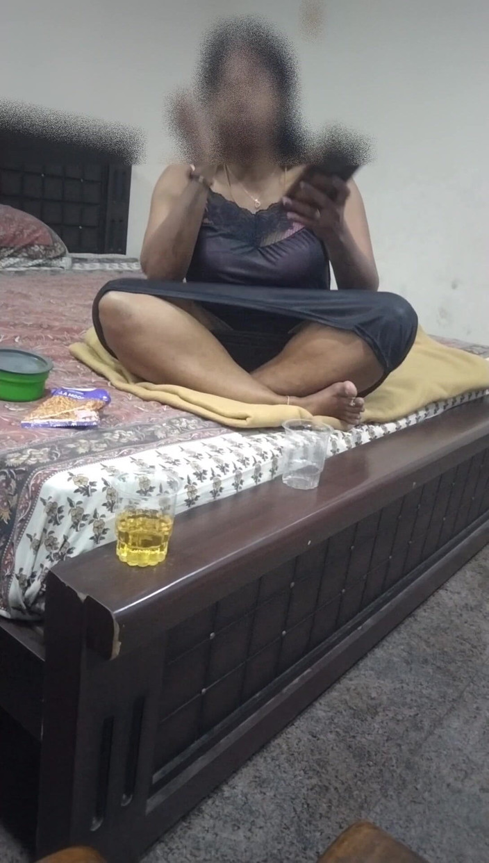Tamil lesbian: Špinavé mluvení s občerstvením