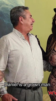 Mi madrastra es swinger Kari Cachonda