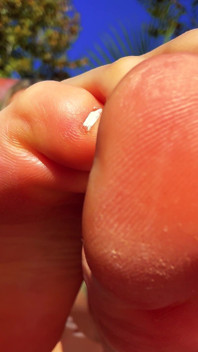 Marte adorazione del piede da sola 4k - marte ti mostra esattamente come vuole adorare i suoi piedi - fai scivolare via i calzini alti alla coscia al rallentatore