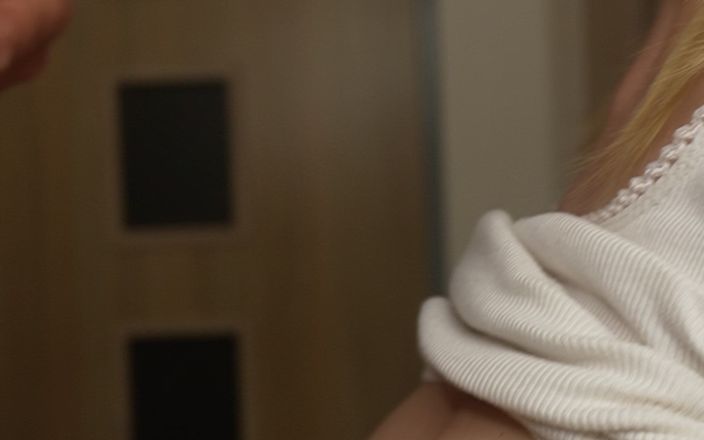 Kessieyoy: 彼にフェラチオをして、彼は私のおっぱいに射精しました