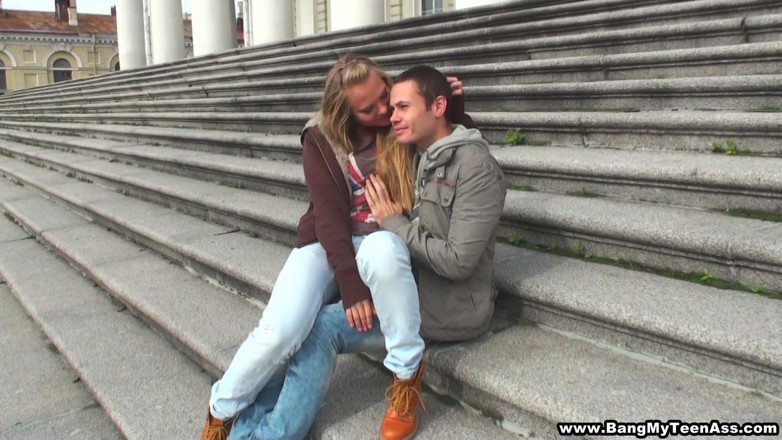 Bang My Teen Ass: Bella ragazza con culo grosso viene scopata analmente al primo...