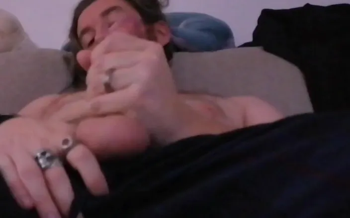 Dirty Talking Guy: Deep moaning, groaning, growling and dirty talking until i explode...
