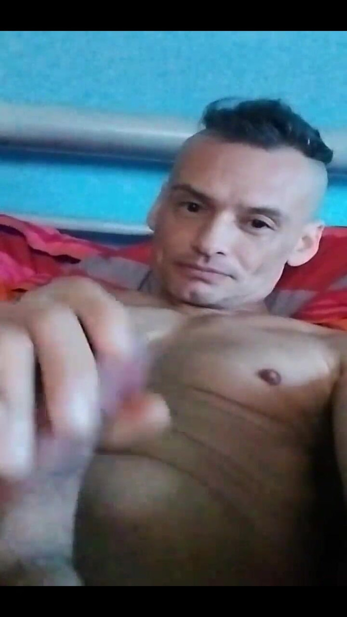 Kitolicious: Cewek seksi ini lagi asik muasin memeknya sendirian pakai besar