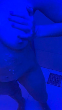 Desnudo En El Espacio - Ducha Desnuda De Órbita!!