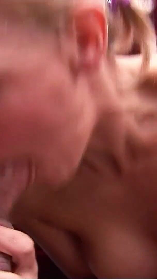 Full porn collection: Seksi sarışın genç sarah minibüste iki adam tarafından götten sikiliyor