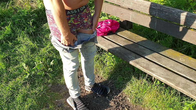 Double-Dutchies: クルージング - 公園のベンチで全裸 - 吸い、ジャークを捕まえて射精