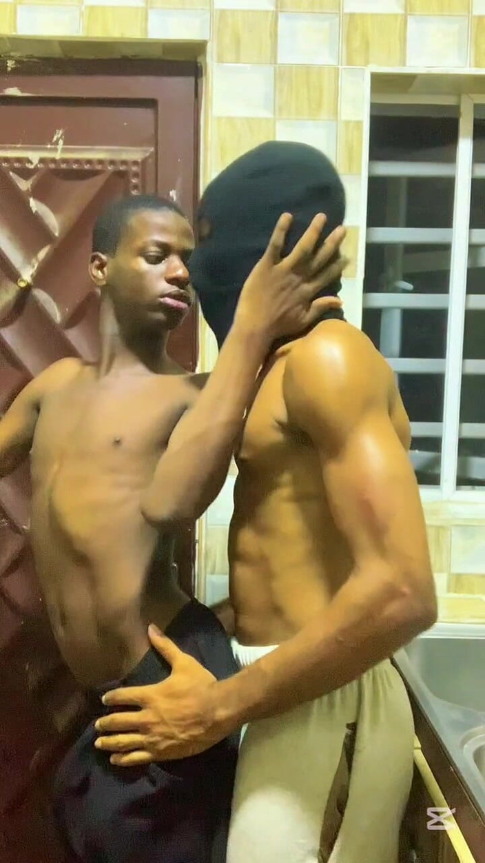 BLACKSHOOTERR: Je Me Suis Fait Baiser Par Mon Petit Frère Cousin