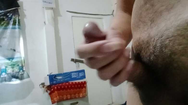 Piolo Alberto: Quỳ xuống thủ dâm