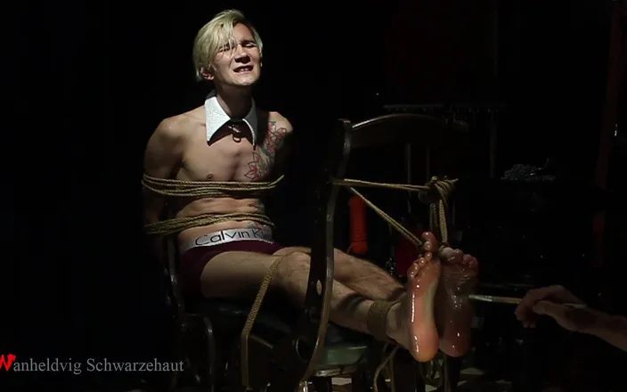 Wanheldvig: Tickling for Nicky`s feet with oil